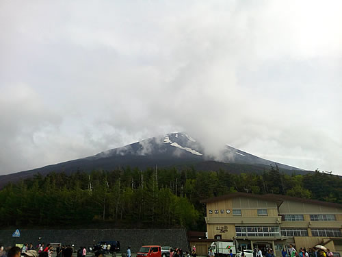 世界遺産の富士山へ